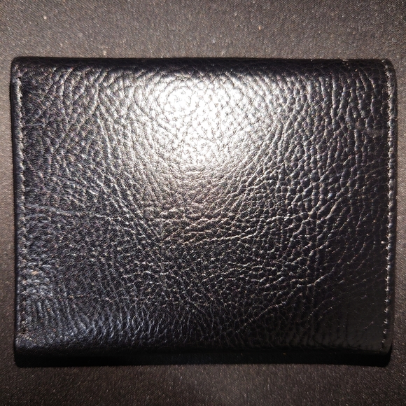 NEW Claiborne trifold wallet - Picture 3 of 4